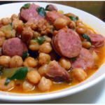 Chickpea stew with spinach and chorizo ​​recipe