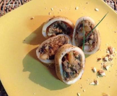 Easy recipe for squid stuffed with prawns